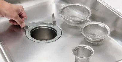 キッチン排水口のゴミ受けは口径だけで決めない　深さ・縁・排水を確認